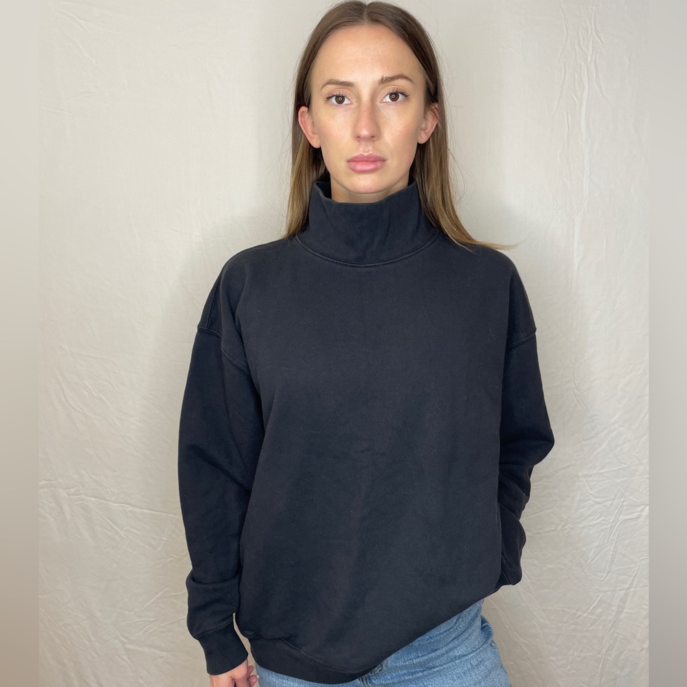 Levi’s Oversized Turtleneck Sweatshirt